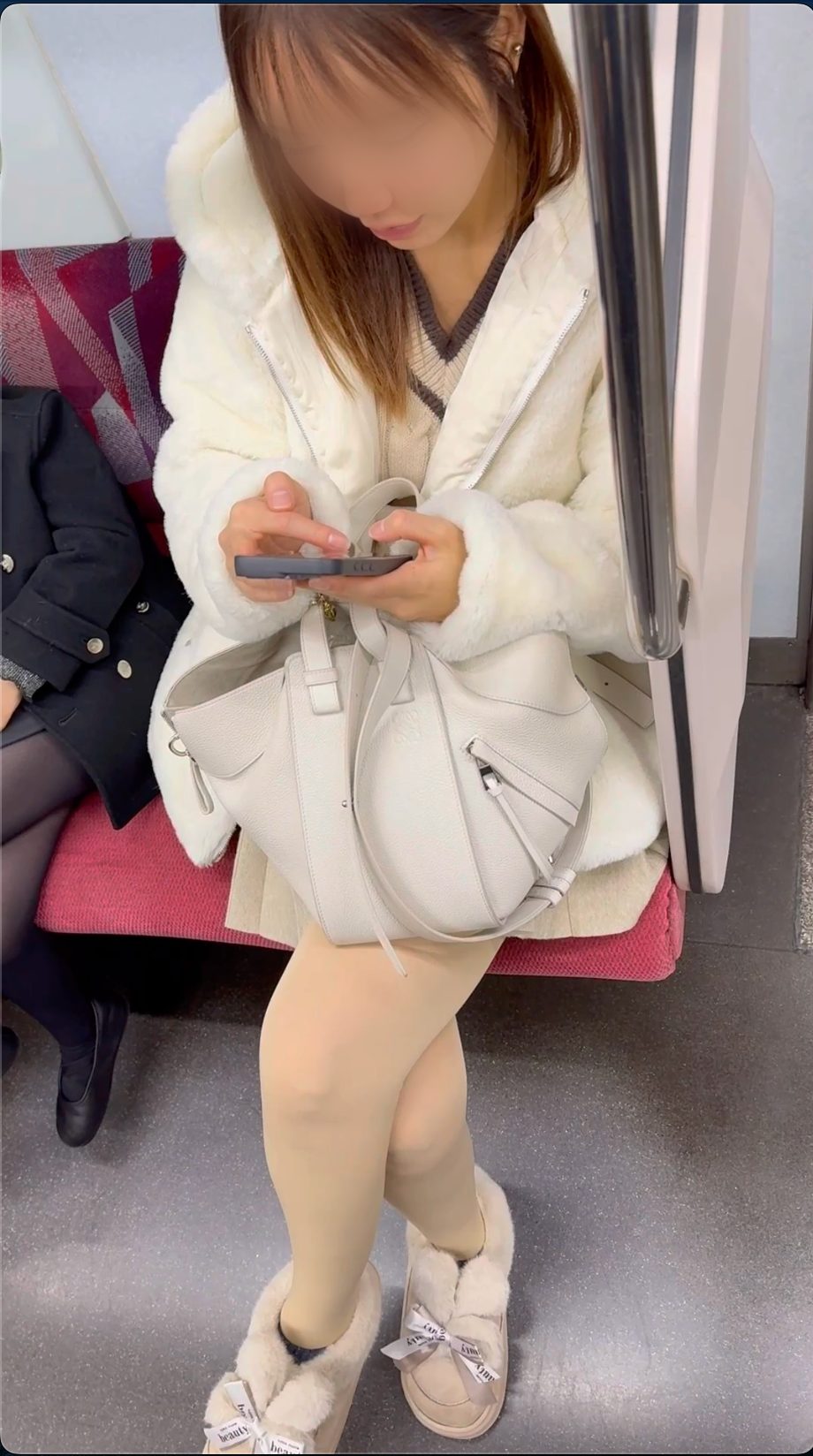 【再販】S級美人お姉さんの脚組みパンスト美脚！真上・真横からの密着撮