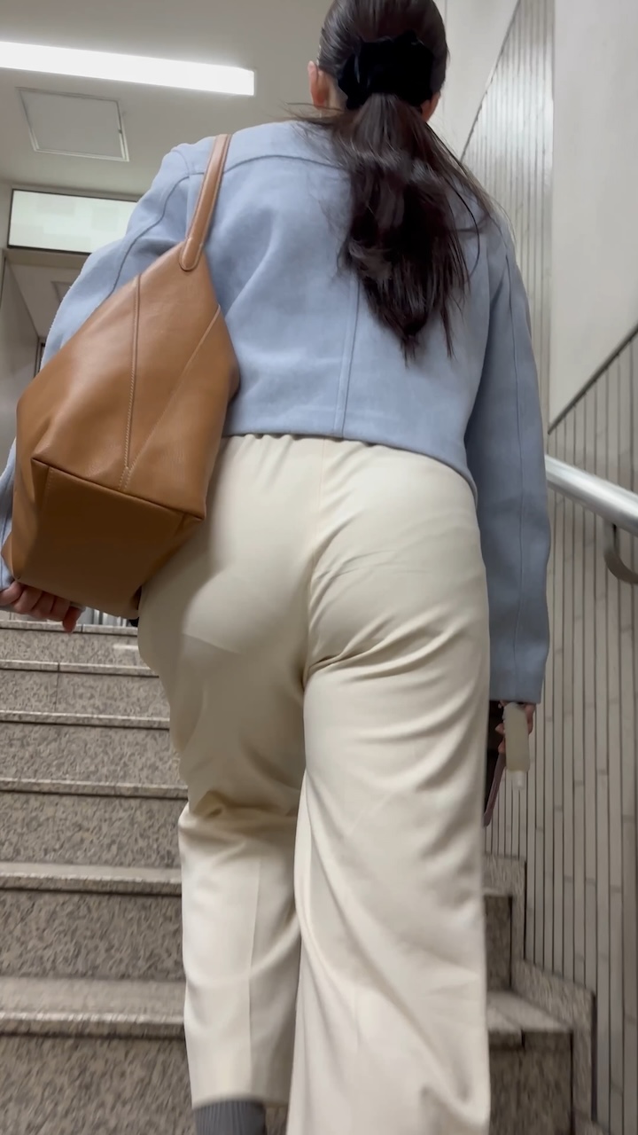 【再販】《４K・高画質》 No.1430「天才的なスラックスパンツ！尻肉の躍動感ももの凄い」 サンプル4