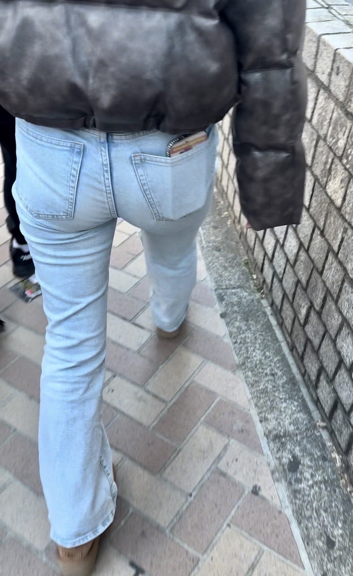 デニム女子コレクションVol.110 美脚美デニム淡いブルーのデニムを履いたOLさんの休日 サンプル3