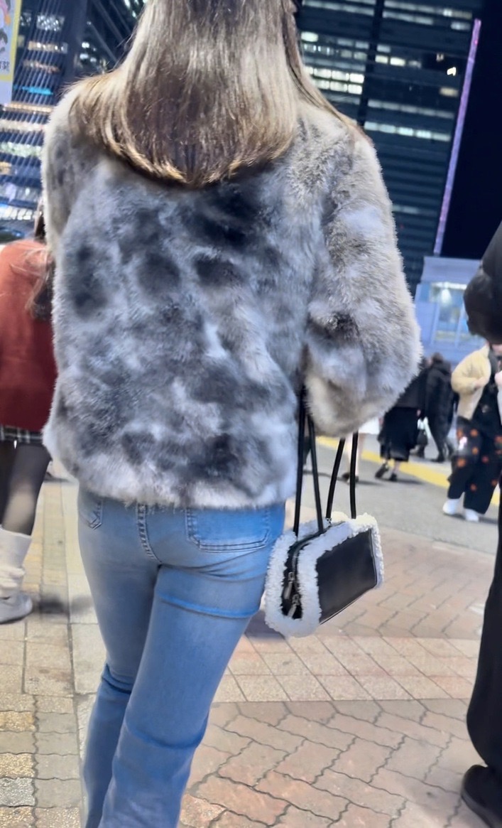 デニム女子コレクションVol.110 美脚美デニム淡いブルーのデニムを履いたOLさんの休日 サンプル2