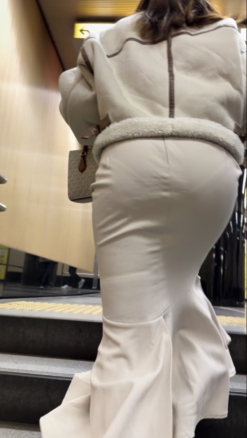 タイトスカート女子コレクションVol.53 パンティーのレース部分までくっきりなロングスカートのお姉さんと上品な白ロングスカート